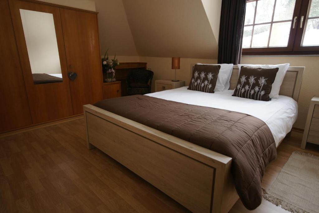 Landgasthof Em Lade Hotel Dahlem  Room photo